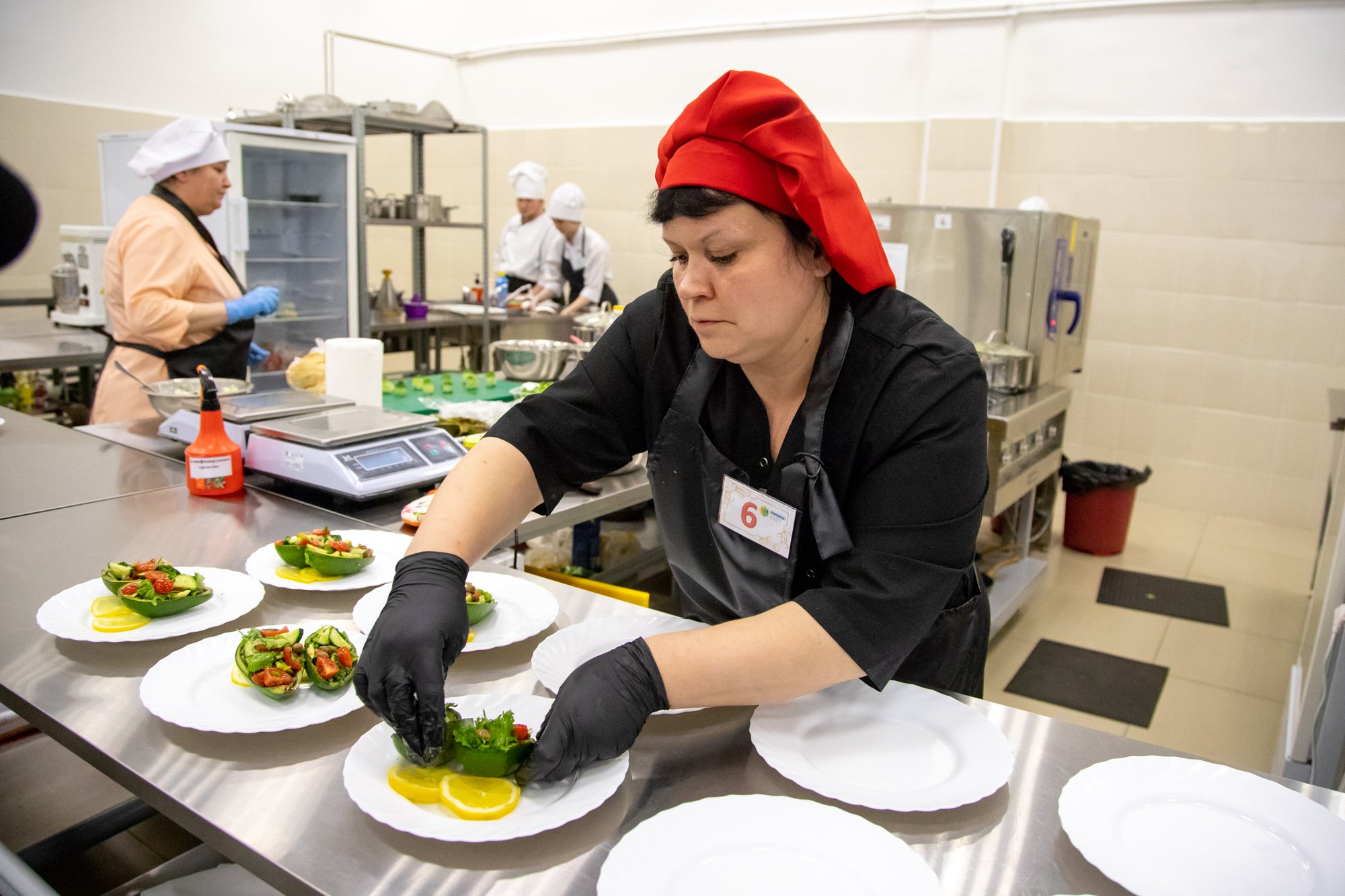В Благовещенске прошёл конкурс школьных поваров. Мнения детского, родительского и профессионального жюри разделились