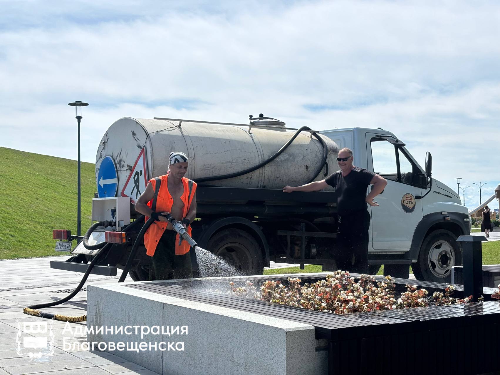 Набережная — любимое место отдыха благовещенцев. В чём секрет её притягательности? Рассказали ниже
