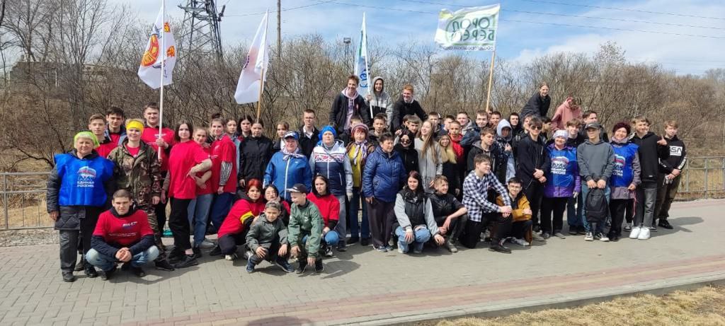 Детскую коляску, шины, бочку и книгу вытащили из Чигиринки благовещенцы 