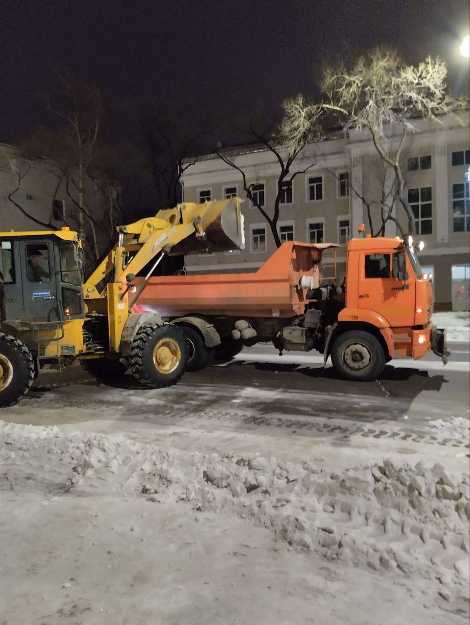 Какие работы по уборке города провели ночью? 