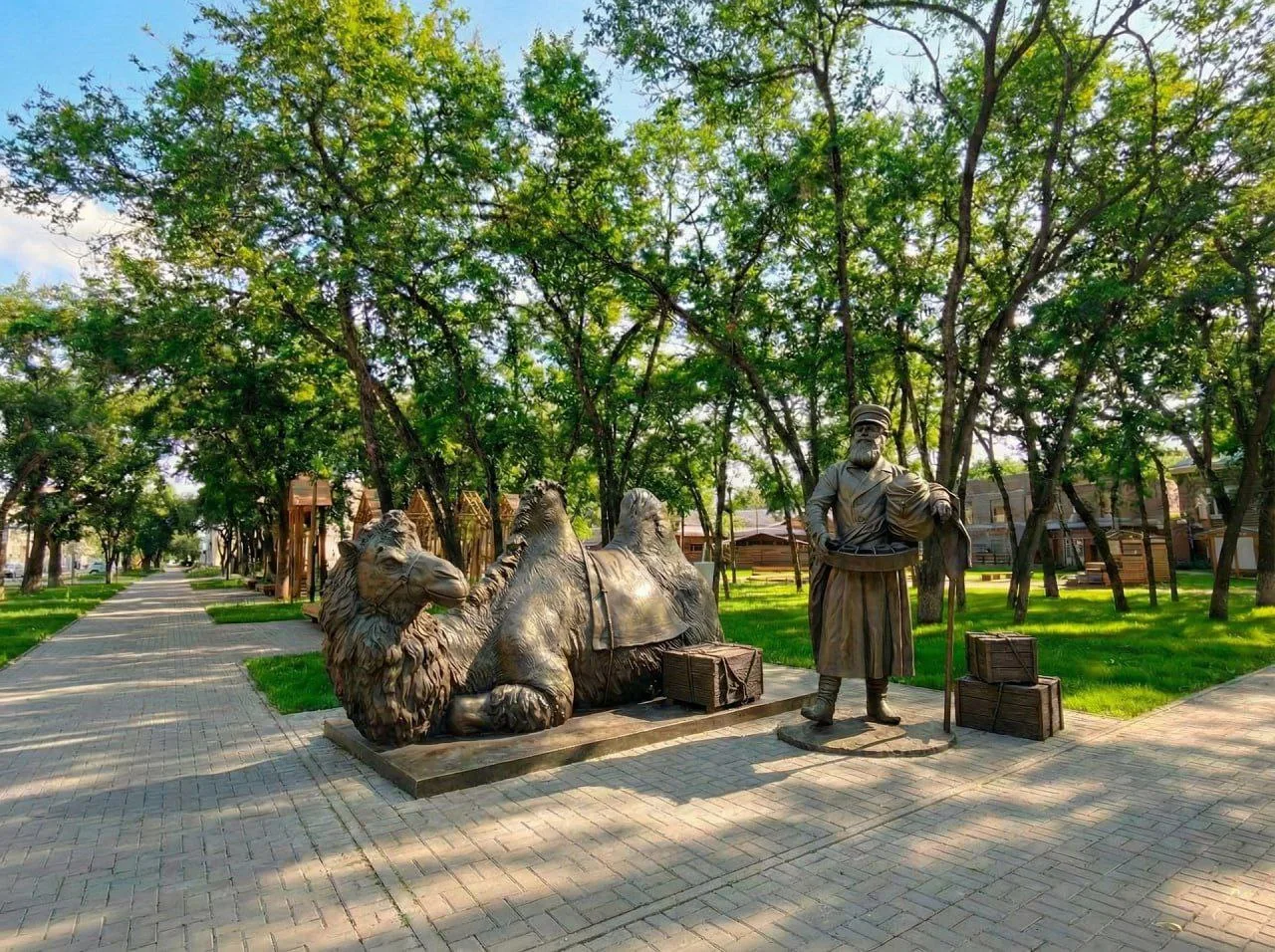 Бронзовые купец и верблюд появятся в сквере на Ленина — Святителя Иннокентия