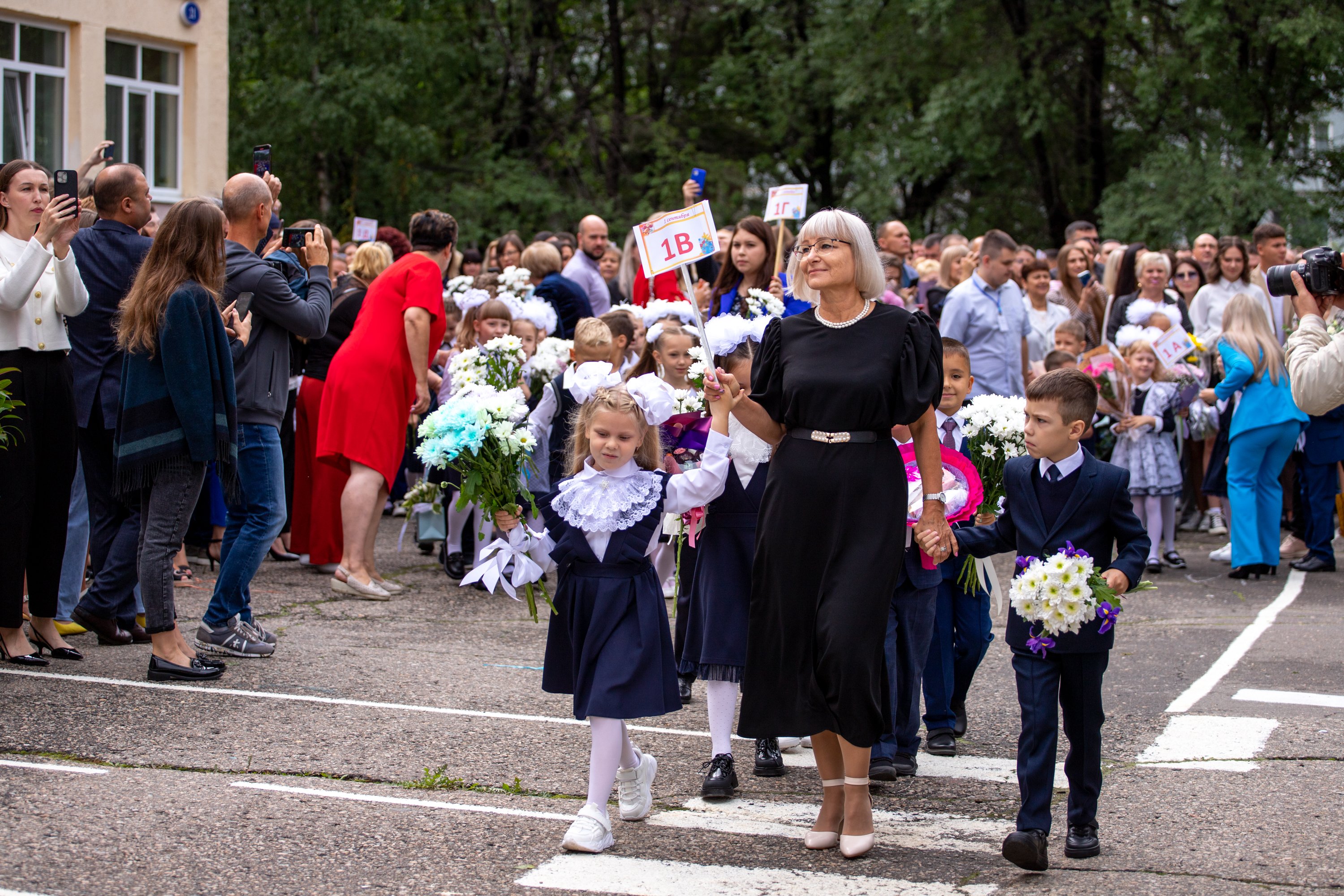 В Благовещенске около 30 тысяч школьников встретились на торжественных линейках