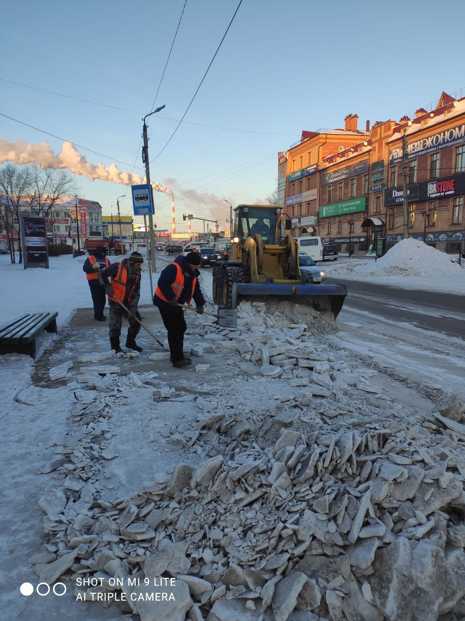 Пешеходные зоны по Политехнической, Пролетарской и Ленина чистят рабочие ГСТК