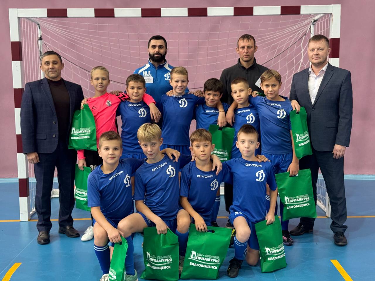 «Вы показали, что благовещенские мальчишки могут играть на высшем уровне»: Олег Имамеев встретился с юными «динамовцами» 