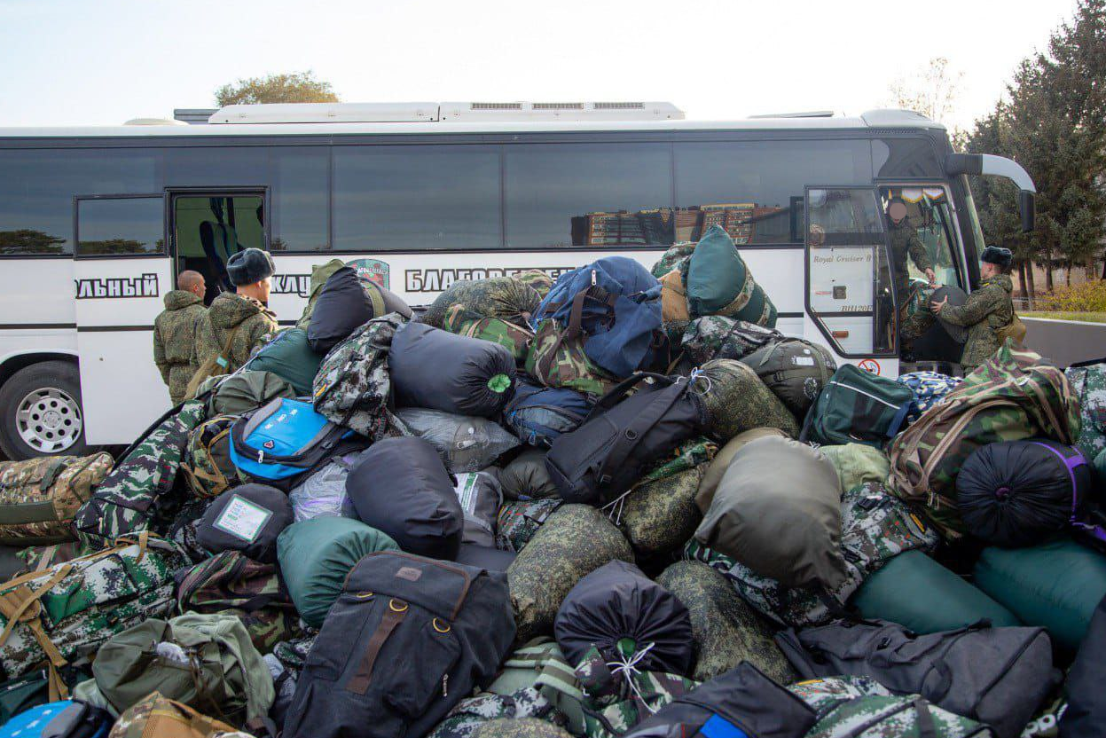 Для мобилизованных благовещенцев собрали еще 320 рюкзаков с необходимыми вещами