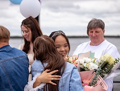 Коллективную свадьбу провели на берегу Зеи в Благовещенске