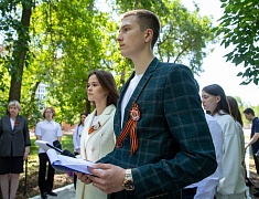 Цветы в память о подвиге советских солдат возложили в Благовещенске