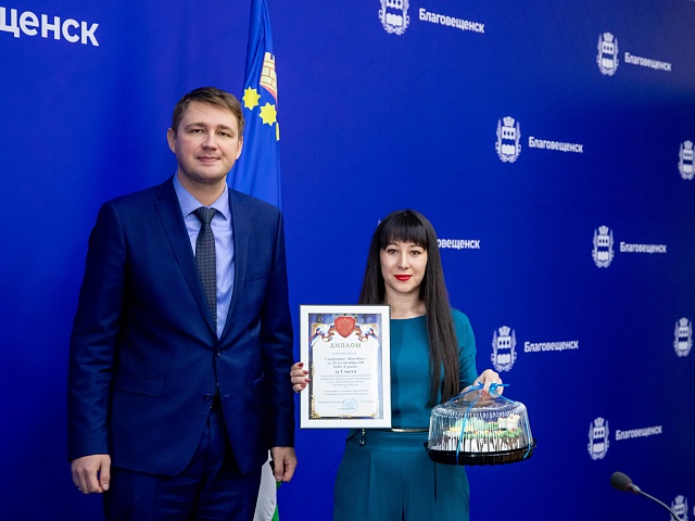 В Благовещенске подвели итоги конкурса на лучшее новогоднее оформление фасадов предприятий торговли и бытового обслуживания