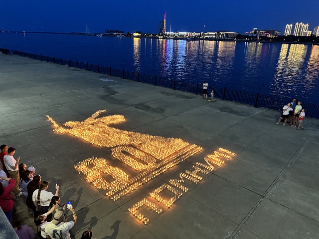 Благовещенцы выложили «Родину-мать» из пяти тысяч свечей!