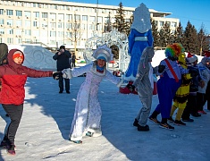В Благовещенске состоялся новогодний забег в карнавальных костюмах