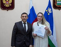 Мэр Благовещенска Олег Имамеев наградил победителей и участников конкурса «Город в праздничном наряде»