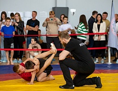 В Благовещенске прошёл открытый кубок города по спортивной борьбе на призы спортивно-патриотического клуба «Машина»