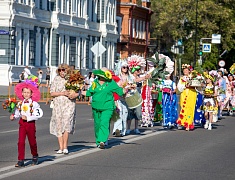 Бал цветов и Семейный бал украсили Благовещенск