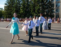 Бал цветов и Семейный бал украсили Благовещенск
