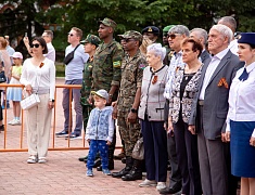 В День памяти и скорби благовещенцы возложили цветы к памятнику воинам-амурцам