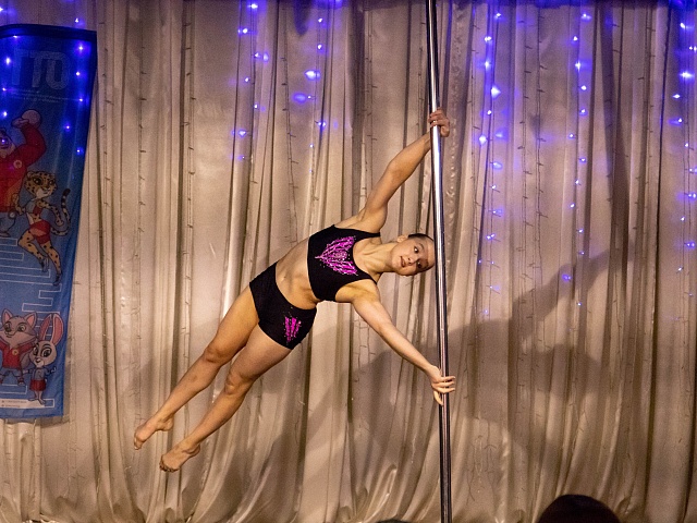 Подготовится к Новому году и побывать на соревновании по пилонному спорту могут благовещенцы на выходных