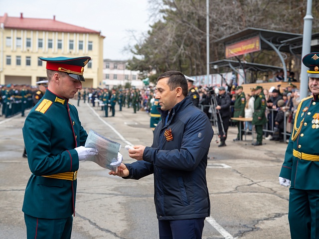 Мэр Благовещенска Олег Имамеев поздравил выпускников ДВОКУ с окончанием учебы