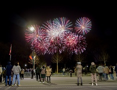 Небо над Благовещенском озарил высотный фейерверк