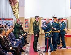 В Благовещенске в честь 84 дня рождения ДВОКУ личному составу вручили награды