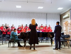 Мэр Благовещенска Олег Имамеев вручил кубок наставнику месяца