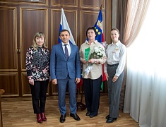 В Благовещенске чествовали известных благовещенцев — Елену Пастухову и Василия Семёнова. Они стали наставниками месяца