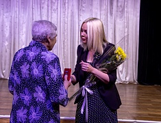 Знаки «50 лет Байкало-Амурской магистрали» вручили благовещенцам