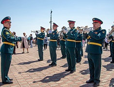 В амурской столице в преддверии Дня Победы подняли Копию Знамени Победы