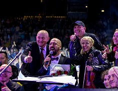 С днём рождения Благовещенск поздравили солист музыкального театра «Геликон-опера» Дмитрий Янковский и оркестр «АмурДжазБэнд»