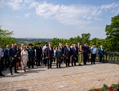 В день города прошли торжественные церемонии возложения цветов