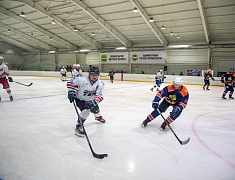 Соревнования по хоккею памяти Героя России Владимира Барахтенко прошли на стадионе «Спартак»