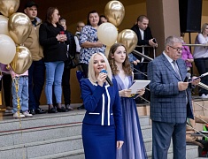 Больше 400 благовещенцев закружил кадетский бал