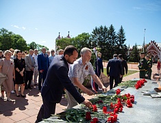 Цветы в память о подвиге советских солдат возложили в Благовещенске