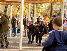 В амурской столице праздничной программой открыли сквер водников