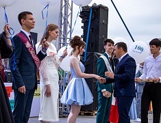 В Благовещенске отгремел выпускной