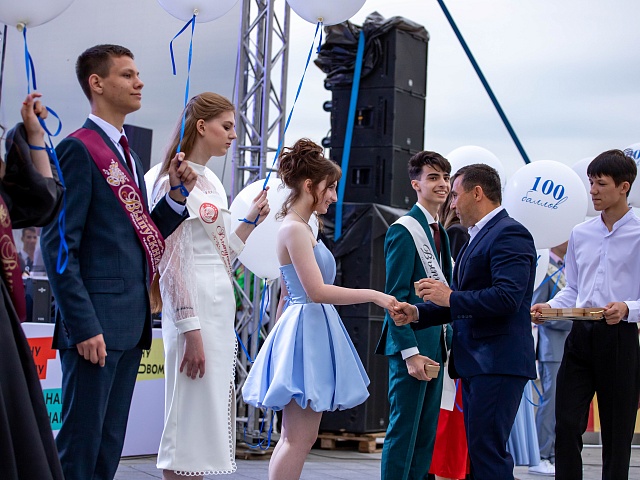 В Благовещенске отгремел выпускной