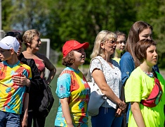 Забег «Я могу» собрал на стадионе «Юность» сотню ребят с ограниченными возможностями здоровья