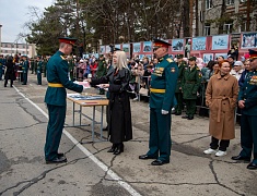 Мэр Благовещенска Олег Имамеев поздравил выпускников ДВОКУ с окончанием учебы