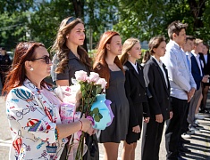 В школах Благовещенска прошли торжественные линейки