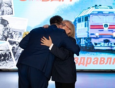 42 медали в честь юбилея Байкало-Амурской магистрали вручили благовещенцам