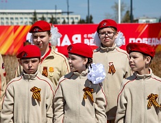 В амурской столице в преддверии Дня Победы подняли Копию Знамени Победы