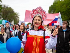 Шествие трудовых коллективов отгремело в Благовещенске!