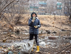 Мэр Благовещенска Олег Имамеев вместе с фан-клубом города очистил еще одну городскую территорию