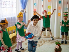 В благовещенском детском саду №67 спортивный флешмоб объединил родителей, детей и педагогов