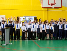 Мэр Благовещенска Олег Имамеев посетил выставку "Дня детских изобретений" в 16 школе