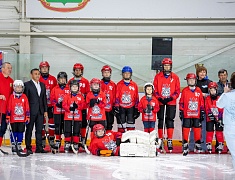 В Благовещенске провели турнир по хоккею с мячом в память об участнике спецоперации