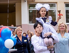 Мэр Олег Имамеев побывал на линейках в нескольких городских школах