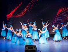 Китайские и русские бабушки станцевали на одной сцене в Благовещенске