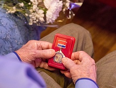 Знаки «50 лет Байкало-Амурской магистрали» вручили благовещенцам