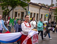 Шествие трудовых коллективов отгремело в Благовещенске!