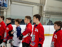 В Благовещенске впервые проходят отборочные игры турнира по русскому хоккею на призы патриарха Московского и всея Руси